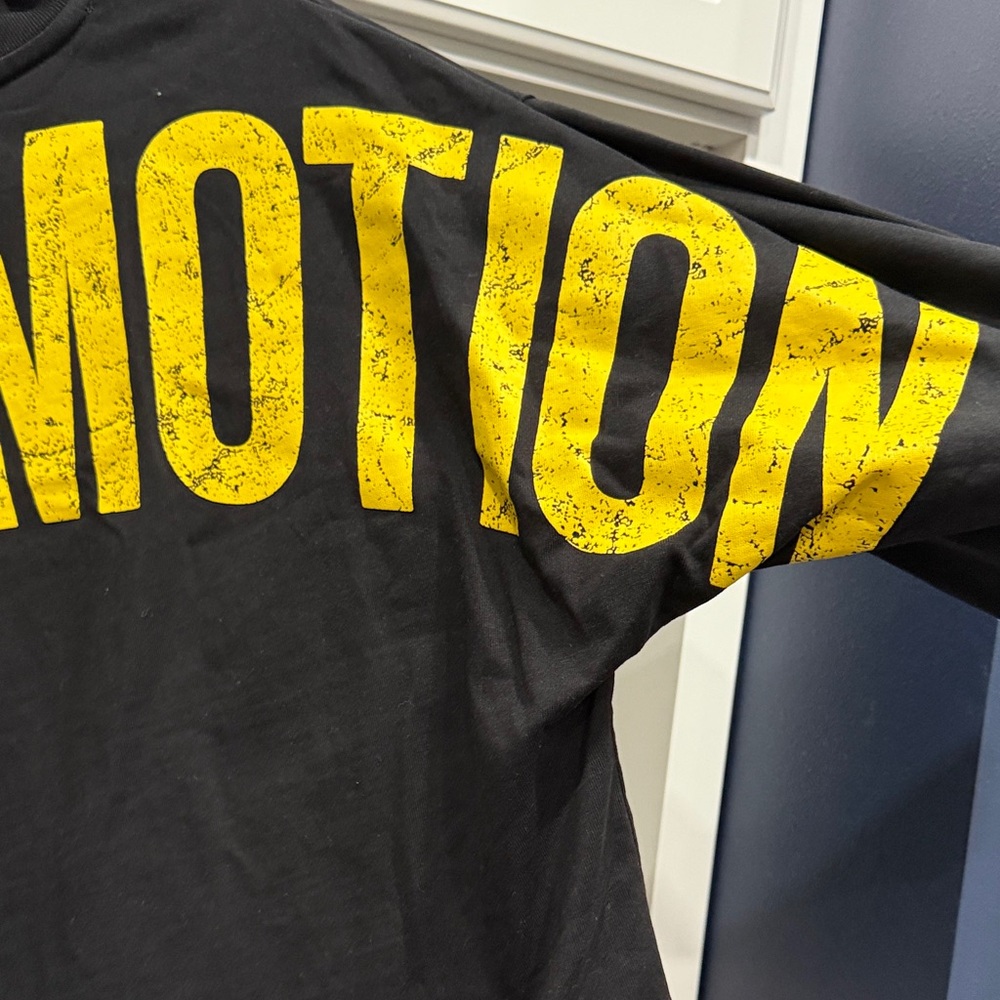 Mixed Emotions Street Wear SZ M Black and Yellow Graphic T-Shirt - Picture 6 of 9